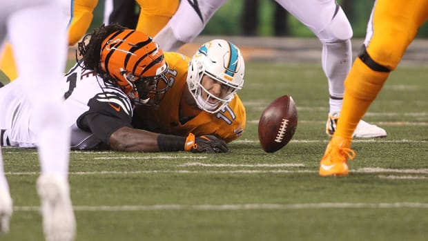 ryan-tannehill-dolphins-sack.jpg